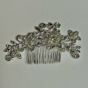 Silver Rhinestone Pearl Bridal Bride Wedding Day Hair Comb Flowers 4.25” x 2.5”